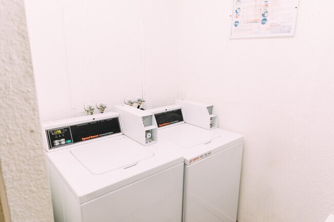 Building Photo - Chavez Haus