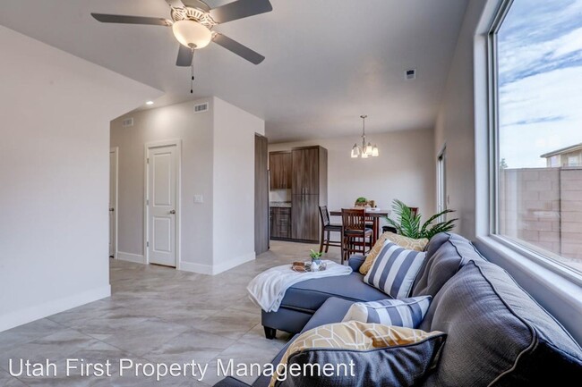 Building Photo - 3 br, 2.5 bath House - 1005 N Tortoise Roc...