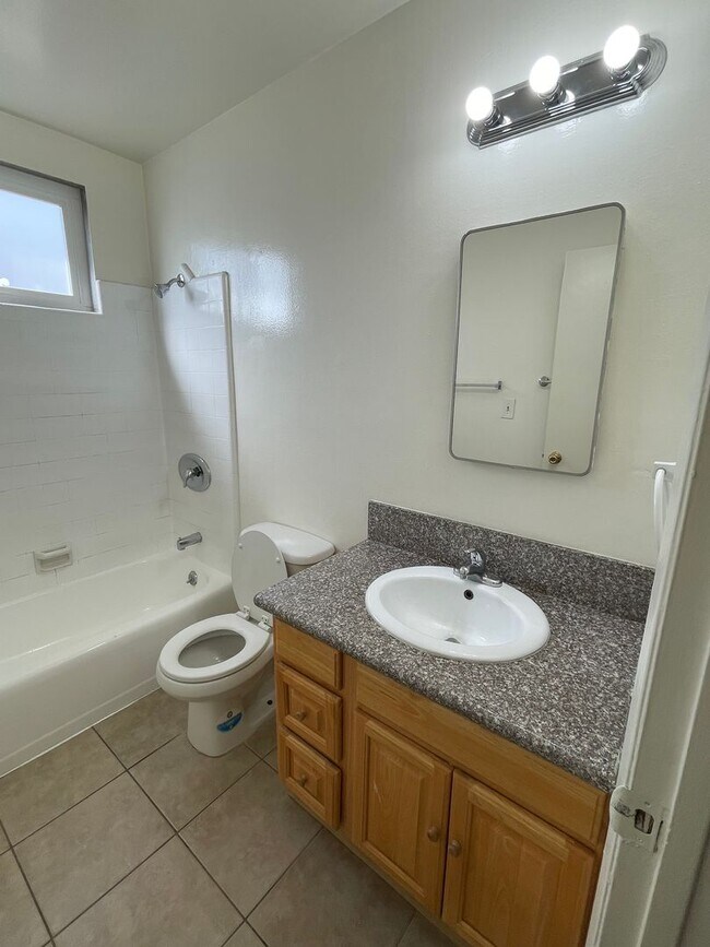 Building Photo - 501 S 7th St