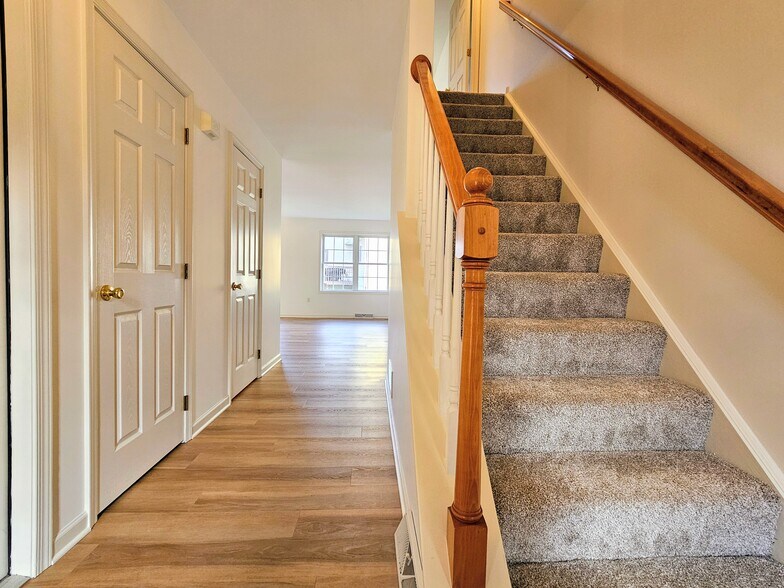 Building Photo - 107 Acorn Ln