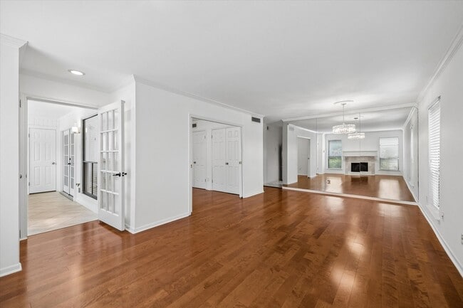 Building Photo - 1601 S Shepherd Dr