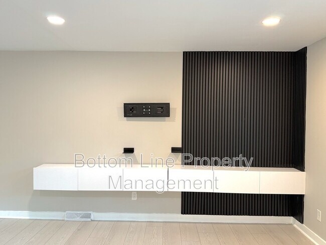 Building Photo - 4117 Oak Forest Dr