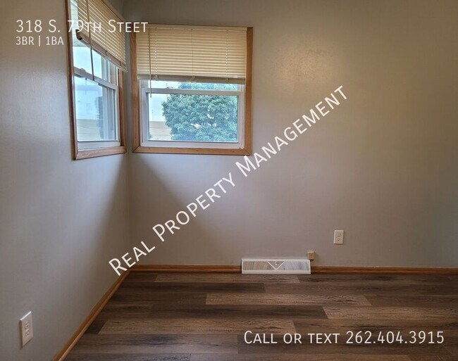 Building Photo - 318 S 79th St
