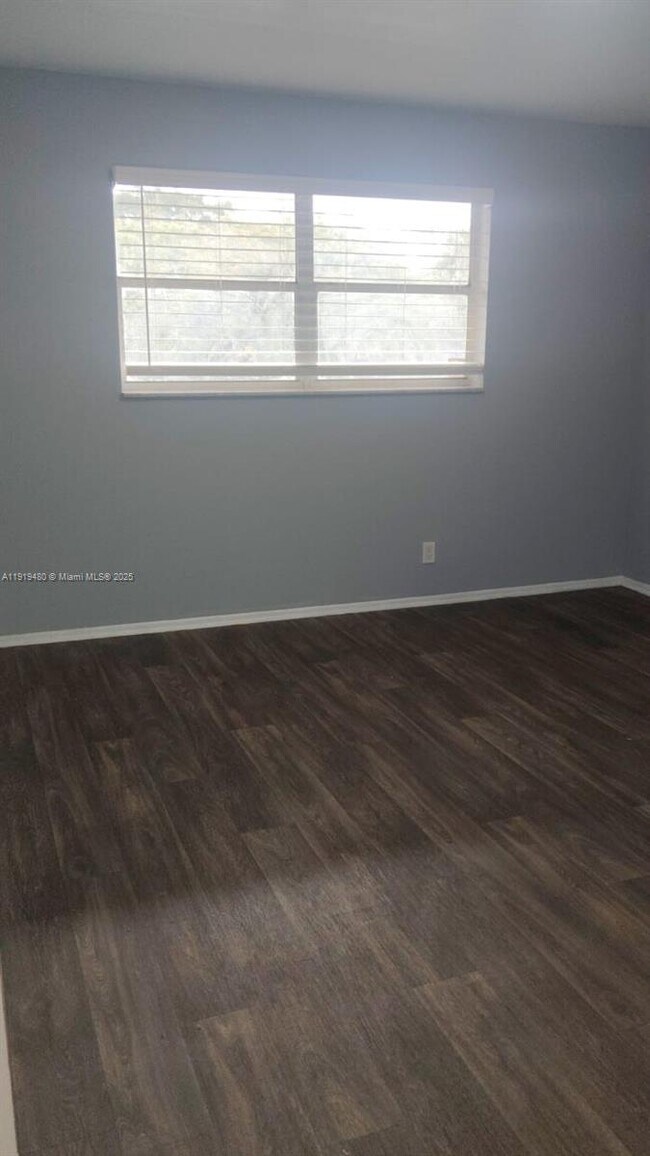 Building Photo - 7910 N Colony Cir