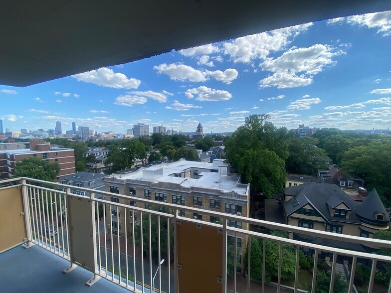 Building Photo - 294 Harvard St