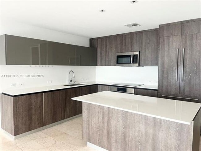 Building Photo - 68 SE 6th St