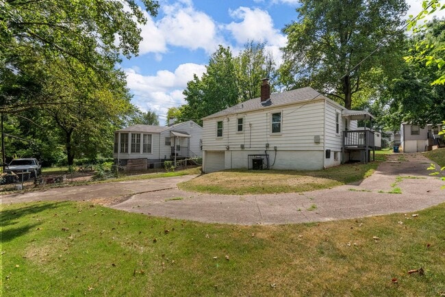 Building Photo - Charming Updated 2 Bed, 1 Bath Ranch – A H...