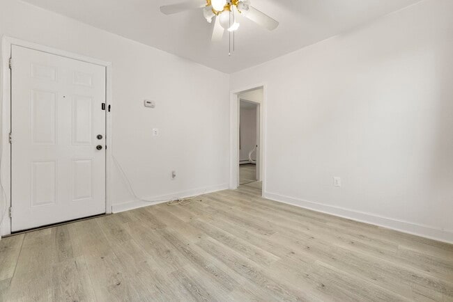 Building Photo - 221 Quincy Ave