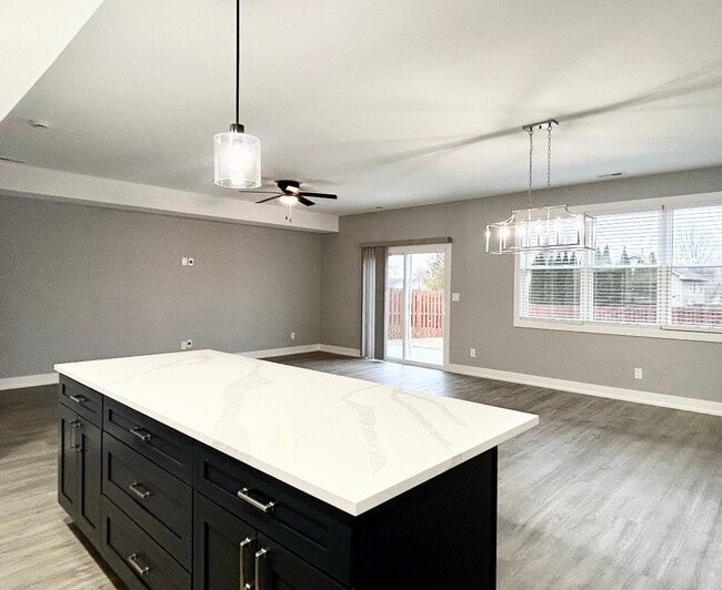 Building Photo - 1400 8th St