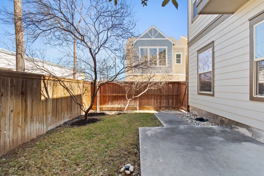 Fenced Backyard - Maintained by Owner - 221 E Courtland Pl