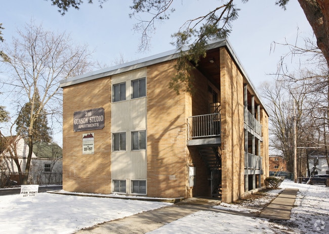 Primary Photo - Gunson Studio Apartments