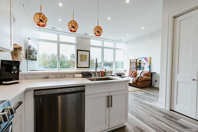 Building Photo - 30 Stewart Ave