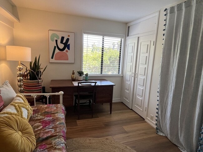 Building Photo - Beautiful 3-bedroom, 2.5-bath country-styl...