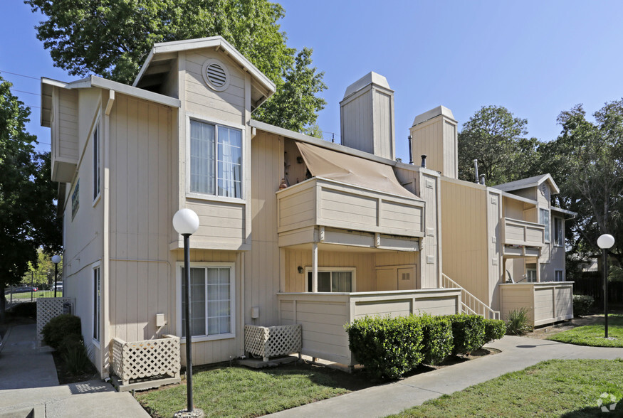 Primary Photo - River Oaks Apartments