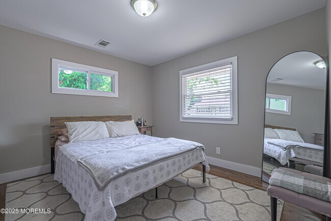 Building Photo - 472 Pinecroft Dr