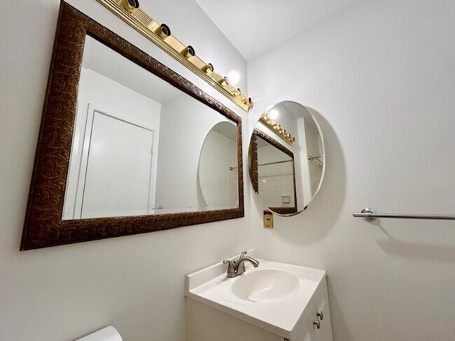 Building Photo - 9 Long Green Ct