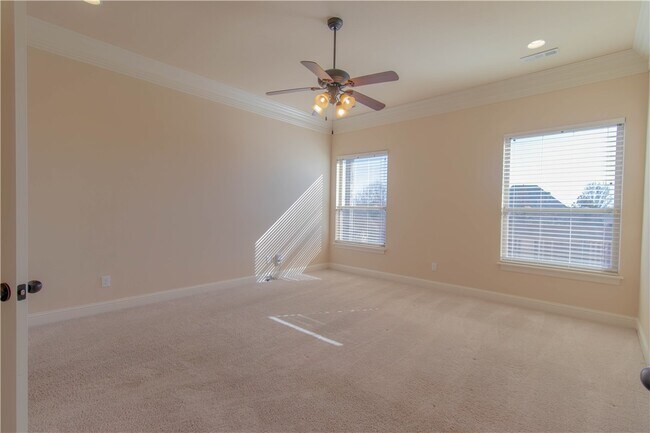 Building Photo - 5503 SW Lavender Ln