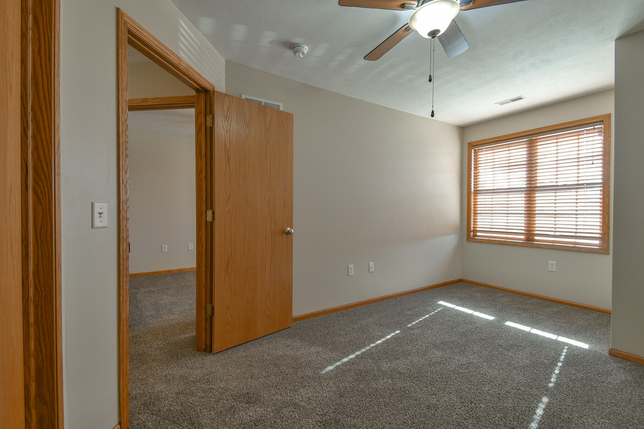 Building Photo - 9412 Forest Glen Dr