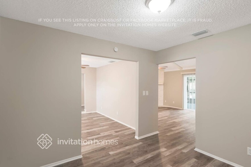 Building Photo - 933 Hillrise Dr