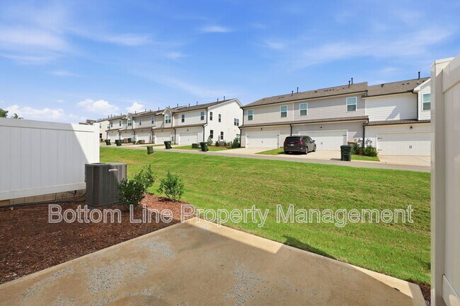 Building Photo - 460 Glen Clova Dr