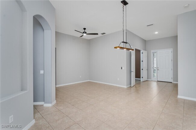 Building Photo - 2066 Mandarin Ln