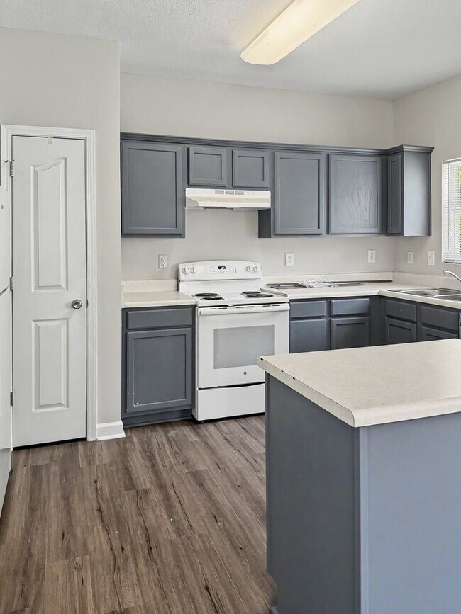 Building Photo - 2717 Forest Grove Ct