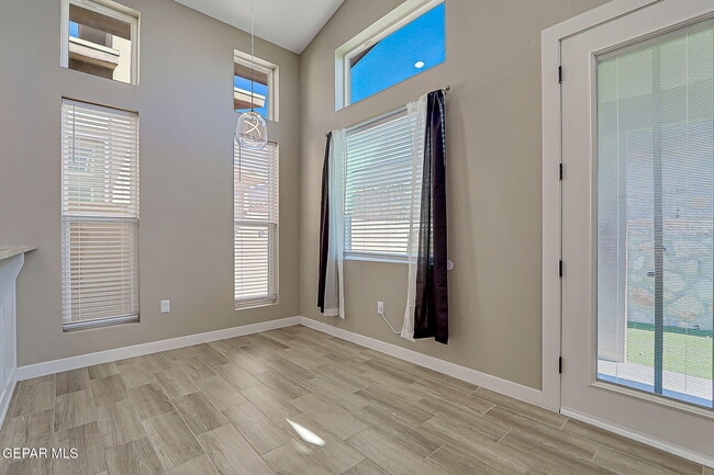 Building Photo - 1031 Vinton Ave