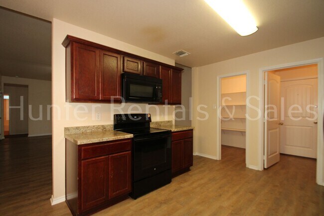 Building Photo - Beautiful 4-Bedroom, 2-Bath Home for Rent ...