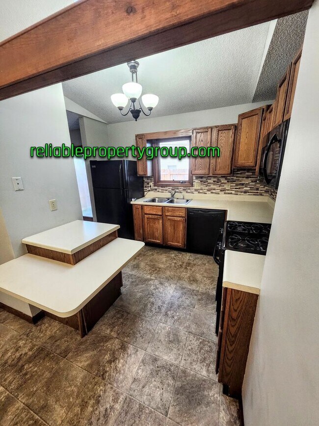 Building Photo - 1417 Lakehurst Dr