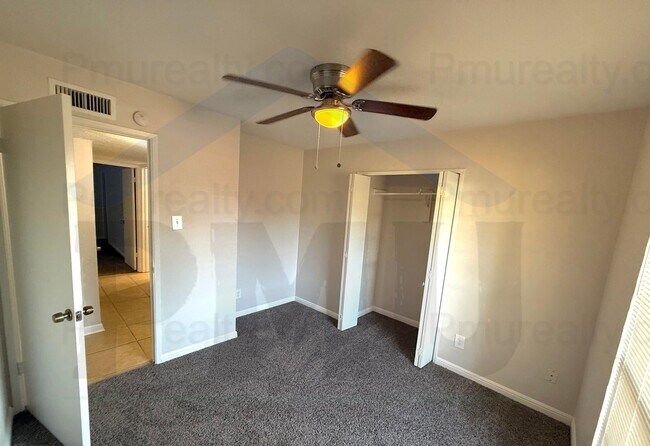 Building Photo - AVAILABLE NOW!!! Charming and spacious 3 bedrooms and 2 full bathrooms house in Dallas