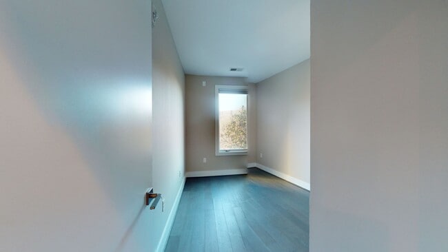 Building Photo - Capitol Hill-Modern & Sleek One Bedroom Plus Large Office Space, Parking Included, Pets Welcomed,...