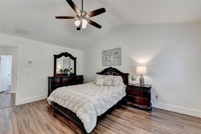 Building Photo - 335 Pintail Ct