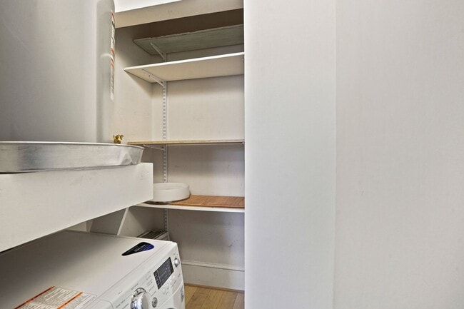 Building Photo - Bright Two-Bedroom in Columbia Heights | Pet frienldy!