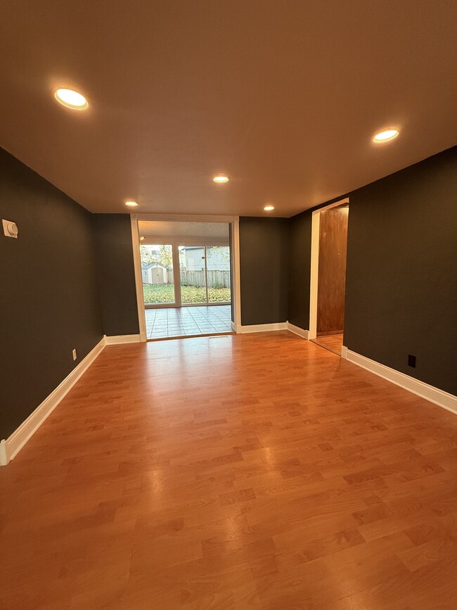 Building Photo - 11790 SW 90th Ave