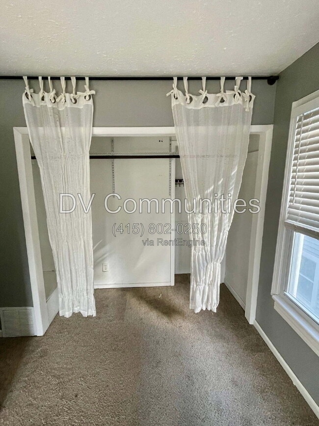 Building Photo - 1335 W 61st St