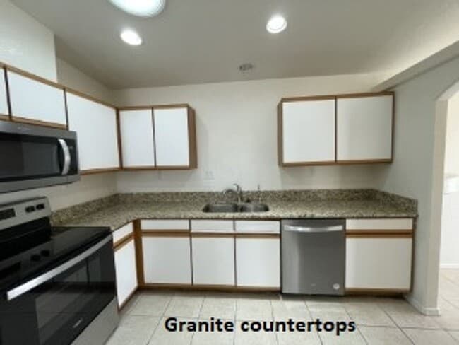 Building Photo - LAKE1335