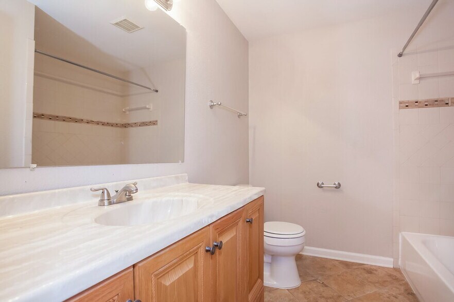 Building Photo - 1817 Wren Dr