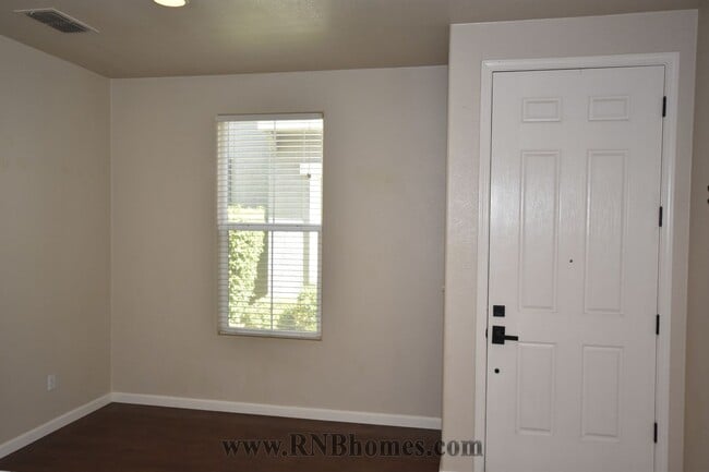 Building Photo - 268 Phoenix Cir