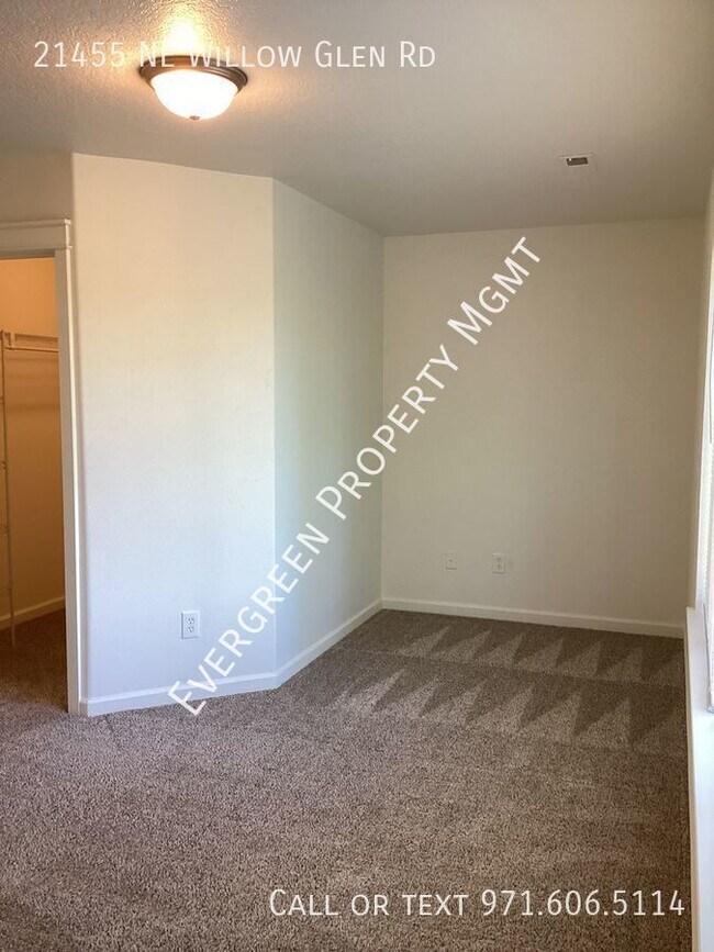Building Photo - Beautifully remodeled 3-bedroom, 2.5-bathr...