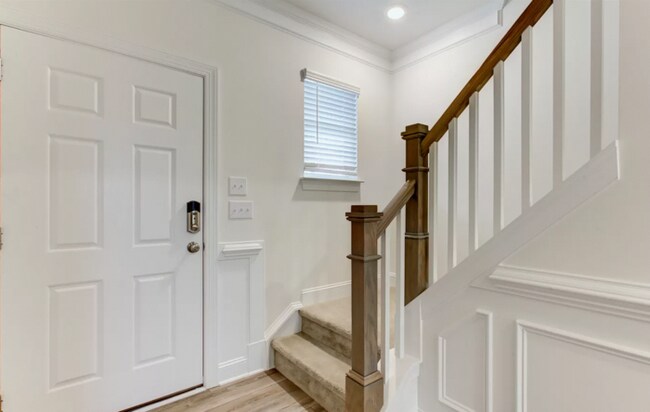 Building Photo - Available Now - Beautiful Open Floorplan 3...