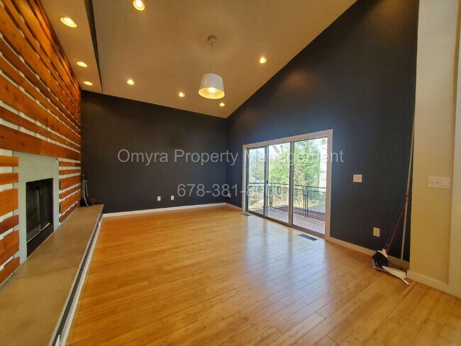 Building Photo - Luxurious 4 bedroom house in Atlanta!