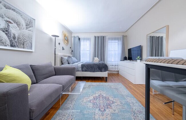 Building Photo - 328 E 74th St