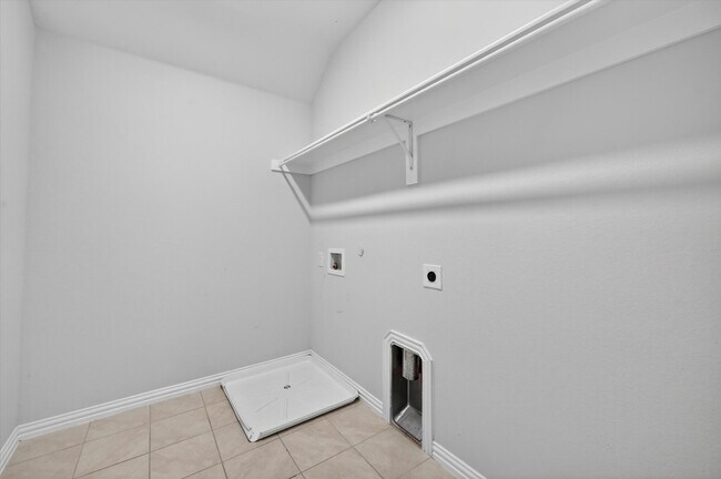 Building Photo - 2017 Miramar Dr
