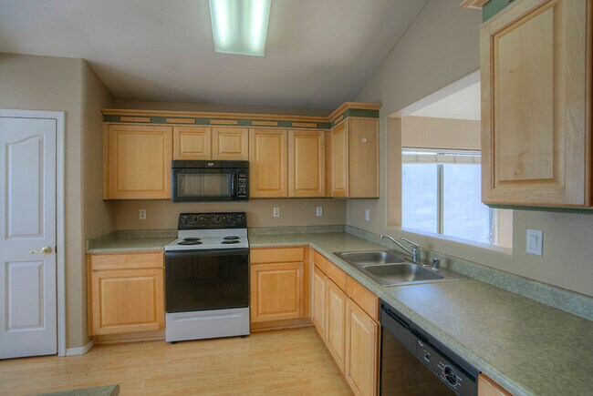 Building Photo - 3Bed/2Bath House at Greenway/Litchfield! J...