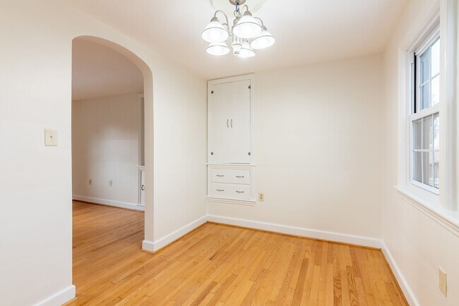 Building Photo - 611 Montgomery St