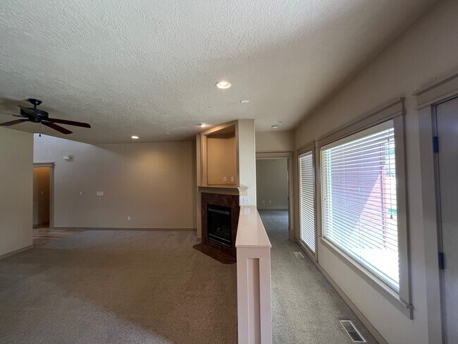 Building Photo - 1273 W Ann Taylor St
