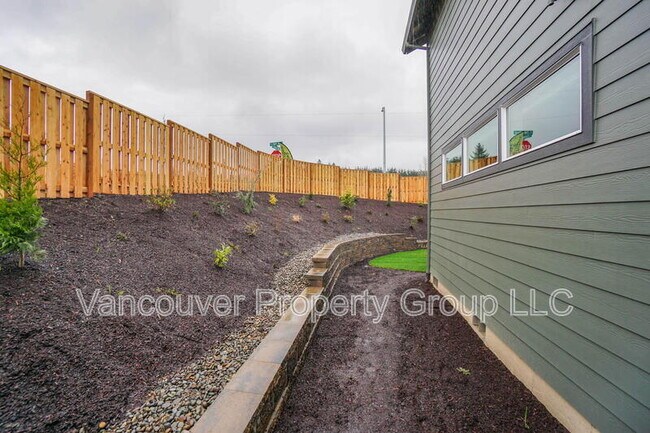 Building Photo - 313 E Caribou Ct