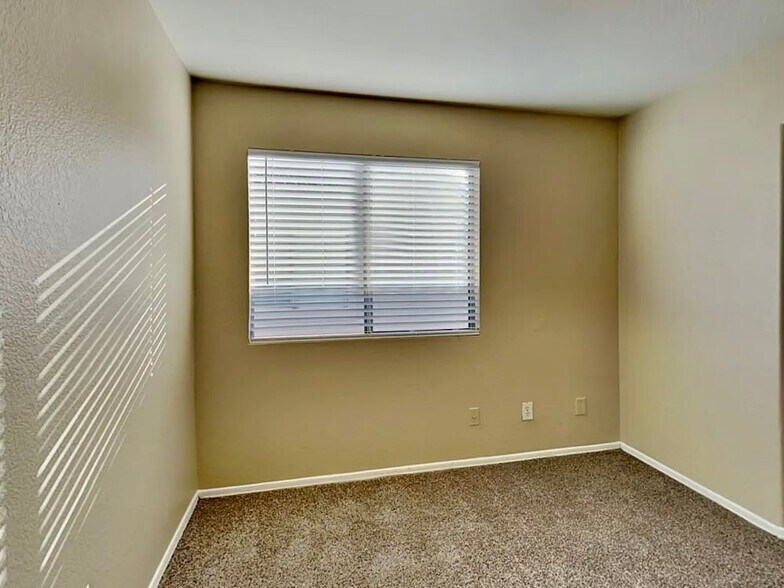 Building Photo - 6030 W Illini St