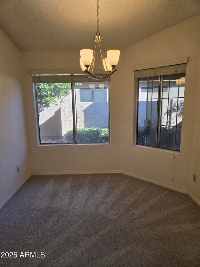 Building Photo - 3033 E Siesta Ln