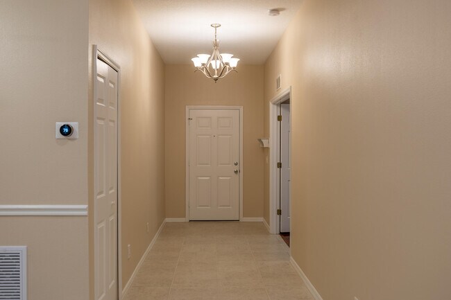 Building Photo - 1100 W 13th Square